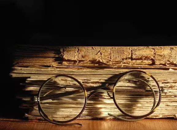 The Fascinating History of Eyeglasses